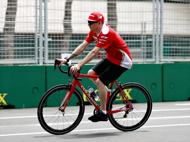 O veterano Kimi Raikkonen ainda não tem futuro definido na F1, e procura não pensar nisso no momento